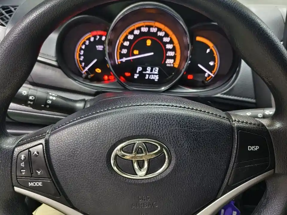 Toyota Yaris L 2023 — фото 13