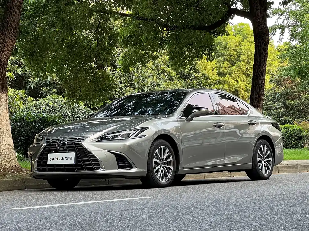 Lexus ES 2025 — фото 1