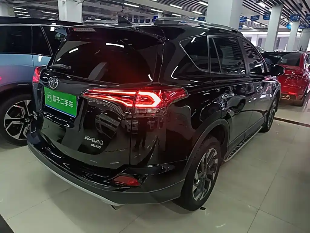 Toyota RAV4 2018 — фото 7