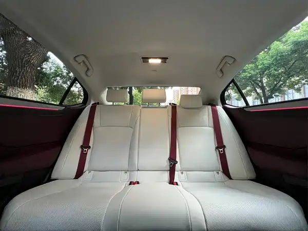 Lexus ES 2025