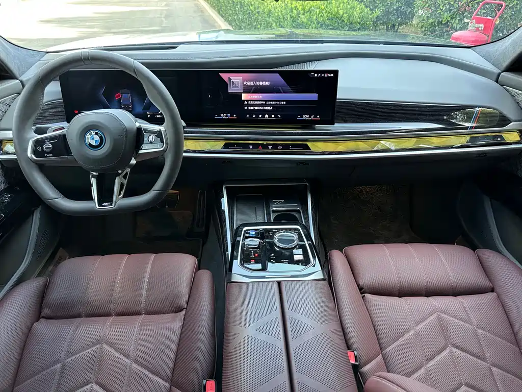 BMW i7 2025 — фото 9