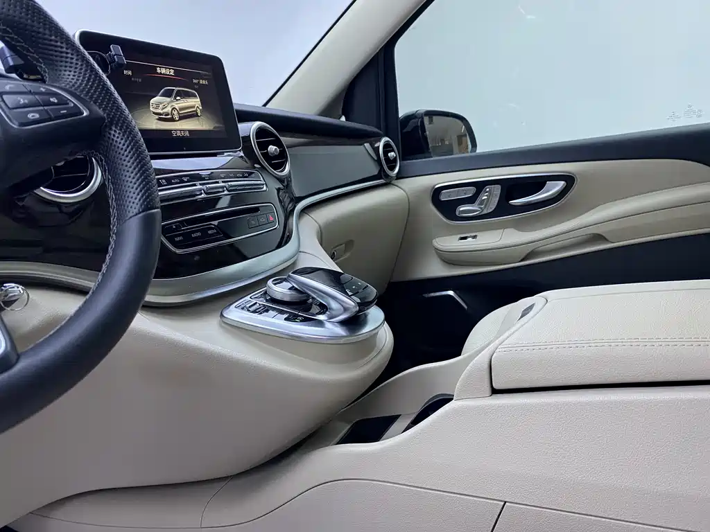 Mercedes-Benz V-Class 2019 — фото 11