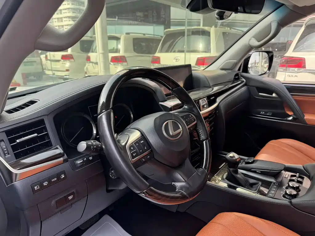 Lexus LX 2020 — фото 12