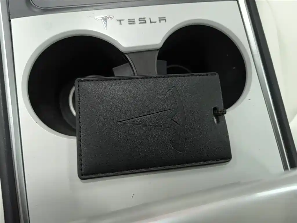 Tesla Model Y 2023 — фото 9
