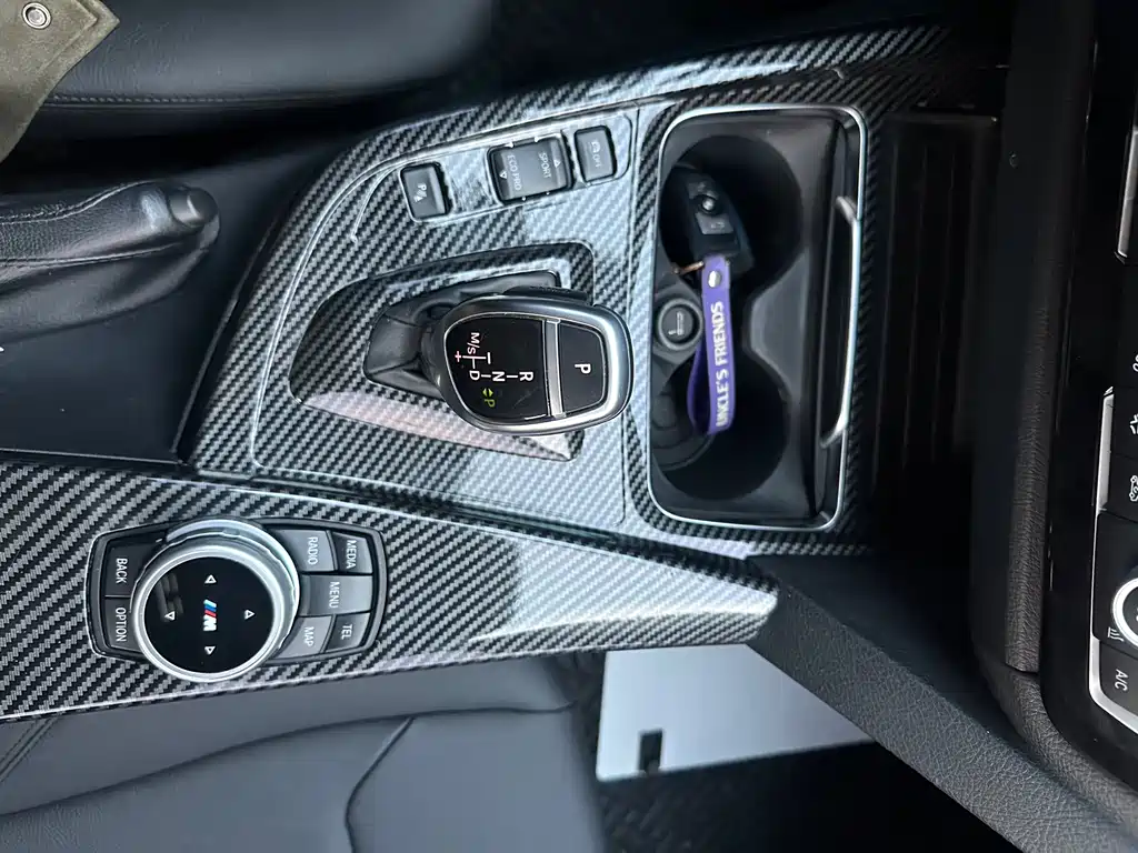 BMW 3 Series 2017 — фото 15