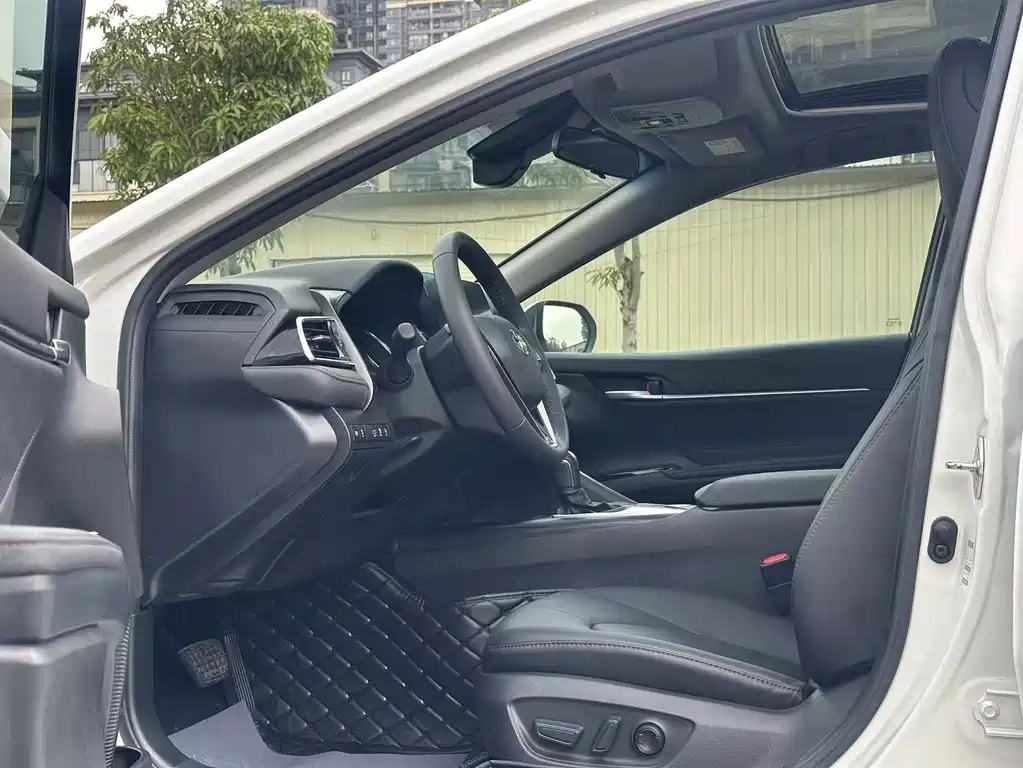 Toyota Camry 2021 — фото 14
