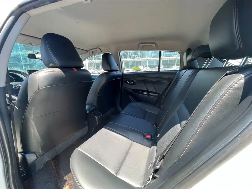 Toyota Yaris L 2022 — фото 7