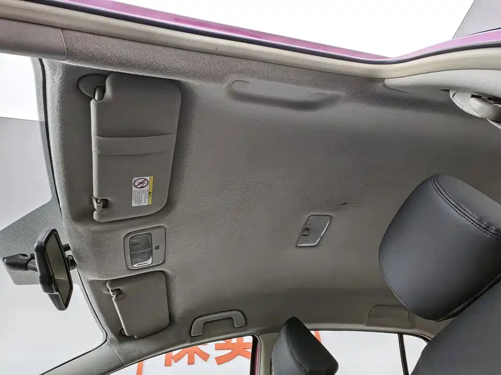 Toyota Yaris L 2010 — фото 14