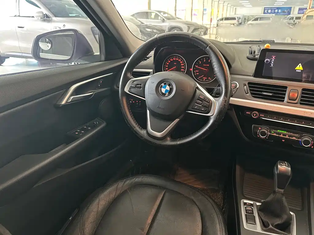 BMW 1 Series 2017 — фото 12