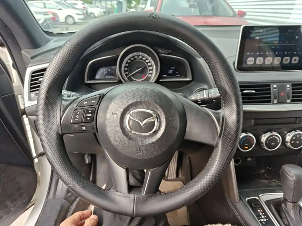 Mazda CX-4 2017 — фото 11
