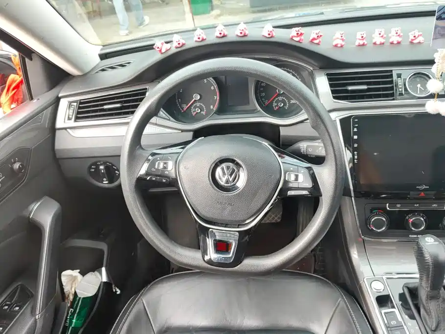Volkswagen Passat 2017 — фото 15