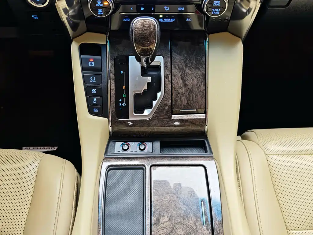 Toyota Alphard 2021 — фото 11