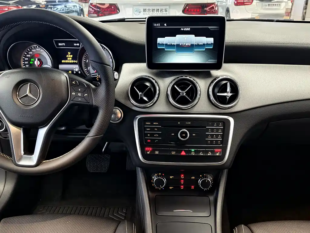 Mercedes-Benz GLA 2016 — фото 15