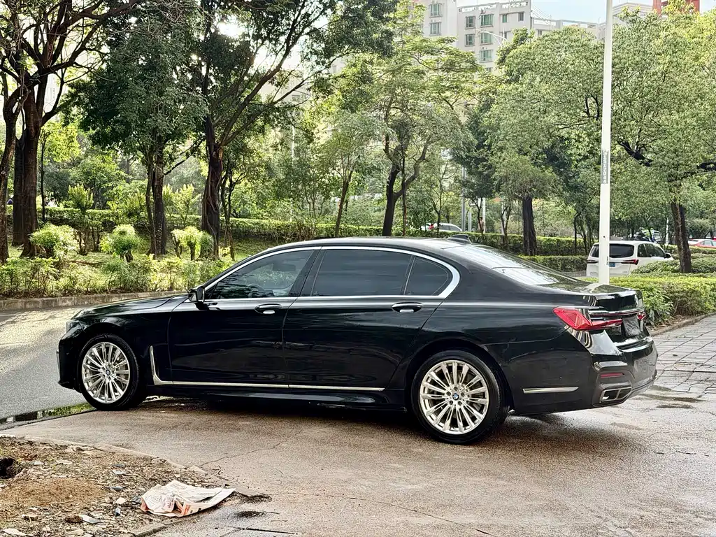 BMW 7 Series 2015 — фото 8