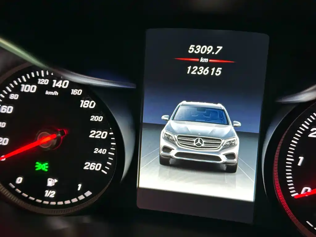 Mercedes-Benz GLC 2018 — фото 10