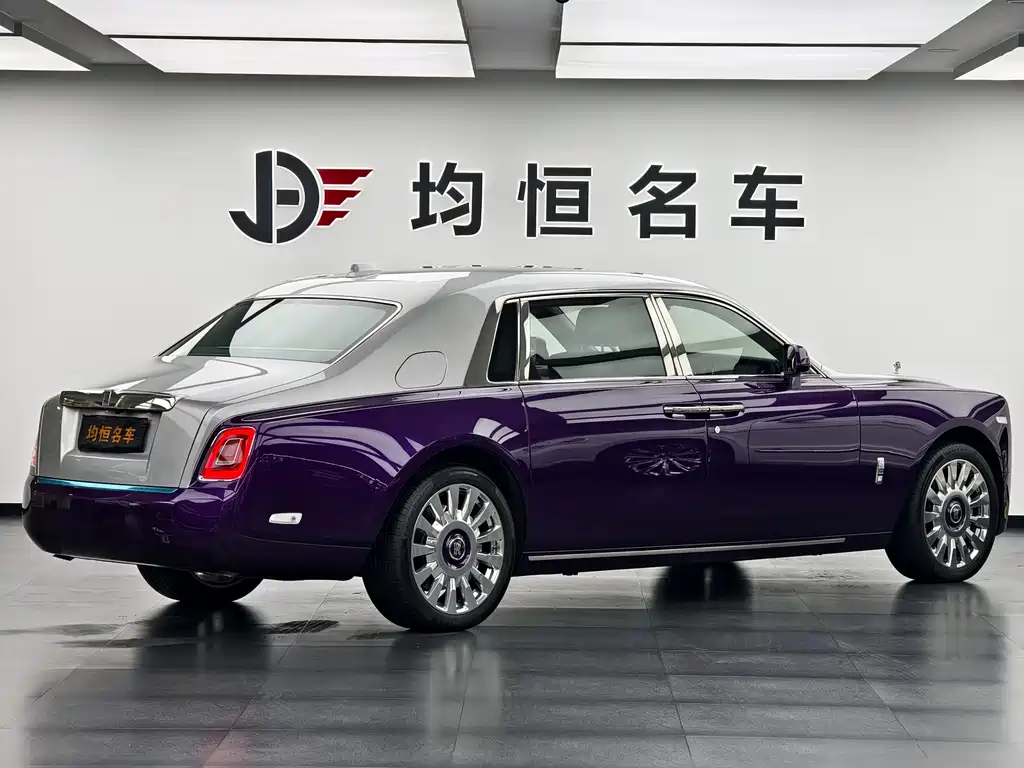 Rolls-Royce Phantom 2021 — фото 13
