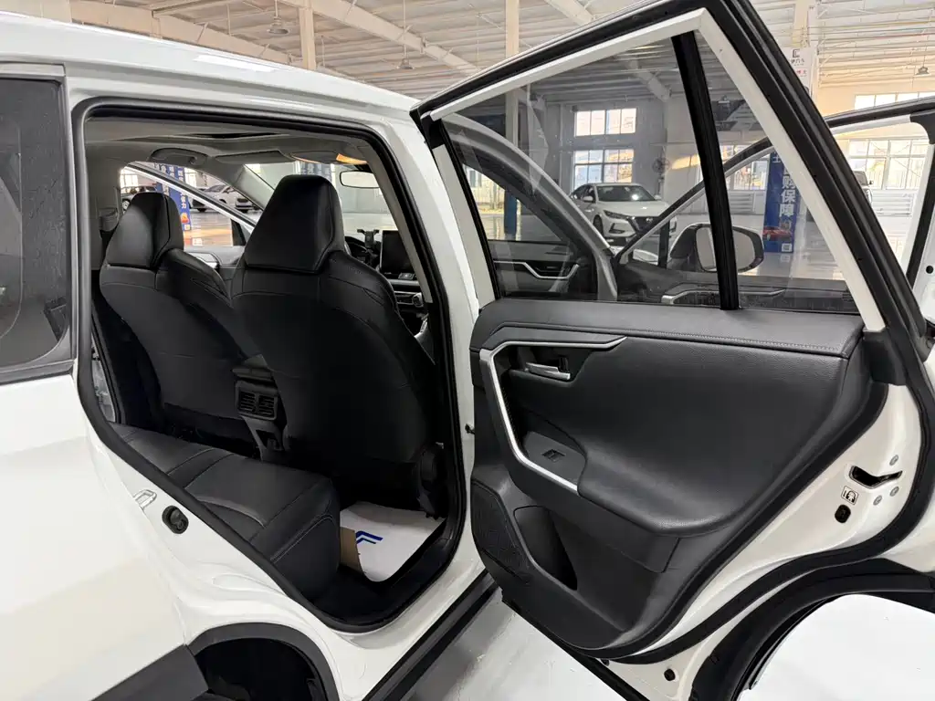 Toyota Wildlander 2022 — фото 14