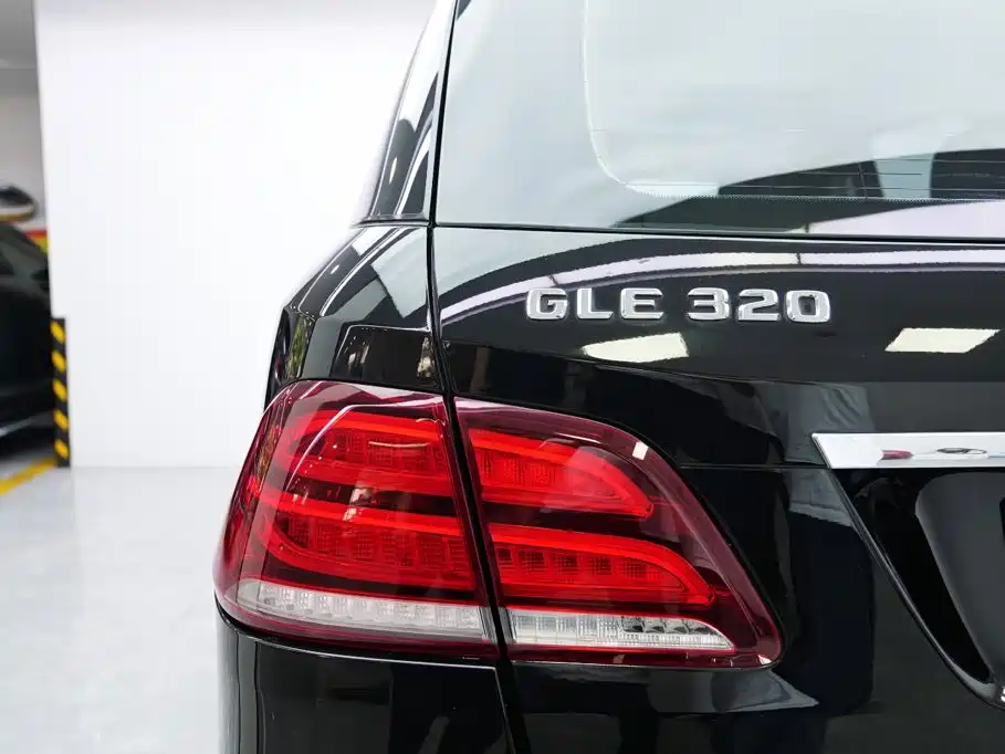 Mercedes-Benz GLE 2016 — фото 16