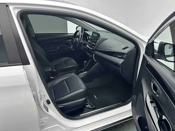 Toyota Yaris L 2023