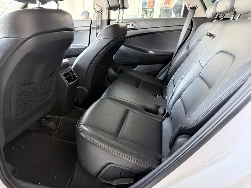 Hyundai Tucson 2017 — фото 11