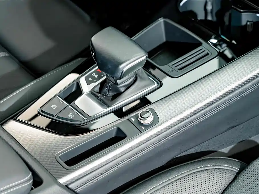 Audi A4L 2023 — фото 18