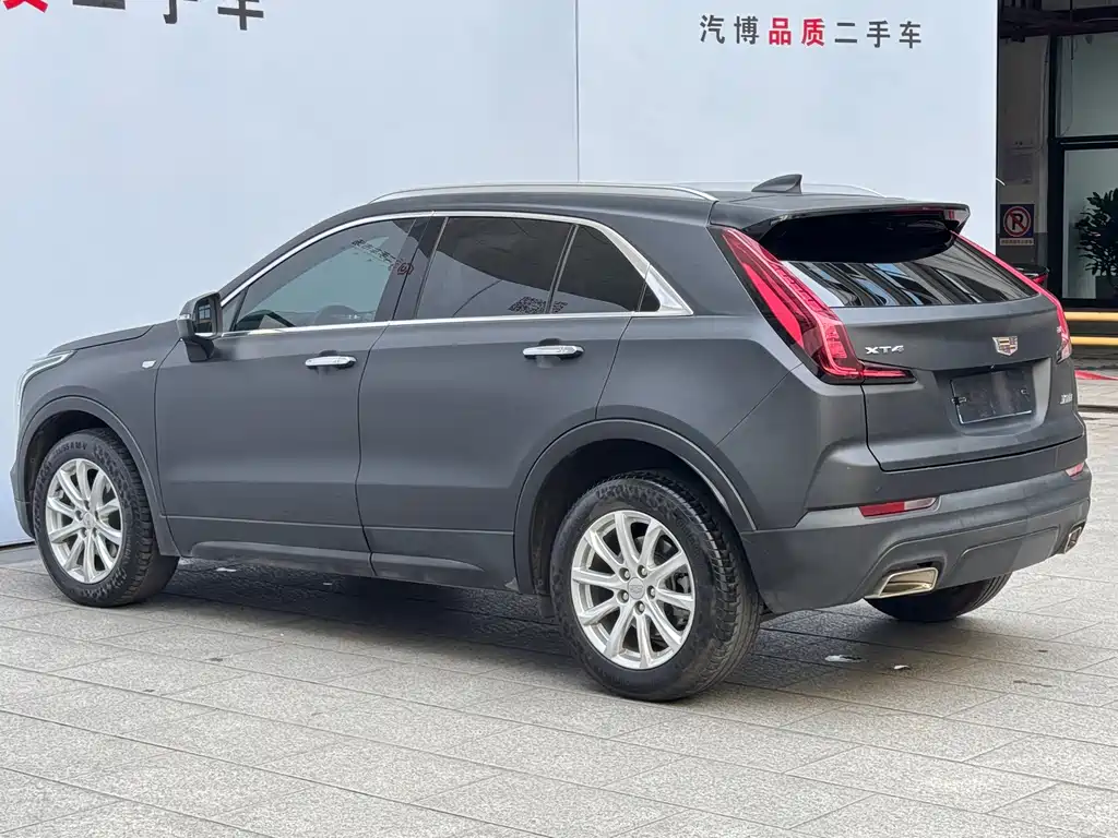Cadillac XT4 2022 — фото 6