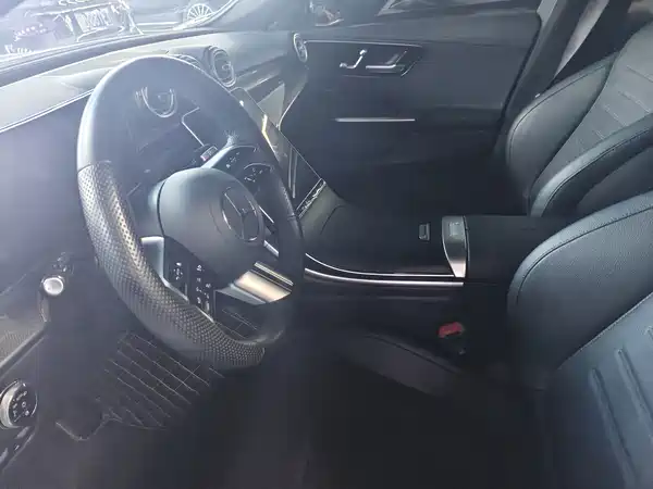 Mercedes-Benz C-Class 2024