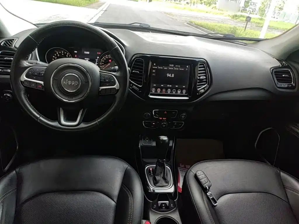 Jeep Compass 2019 — фото 10