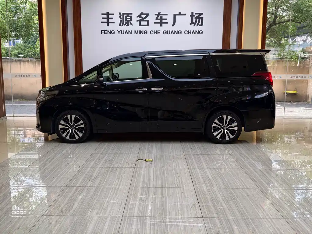 Toyota Alphard 2018 — фото 25