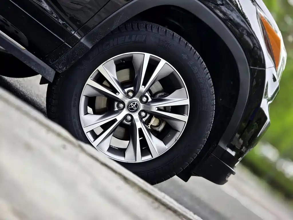 Toyota Highlander 2015 — фото 16
