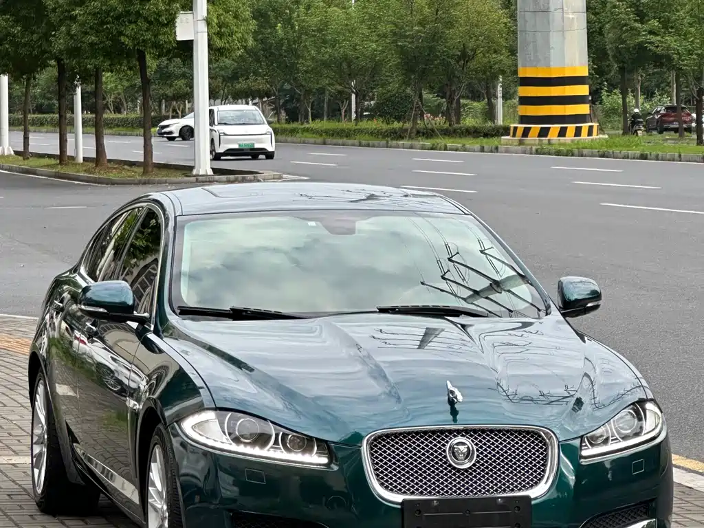 Jaguar XF 2013 — фото 2