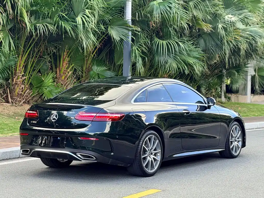 Mercedes-Benz E-Class 2022 — фото 18