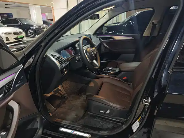 BMW iX3 2023