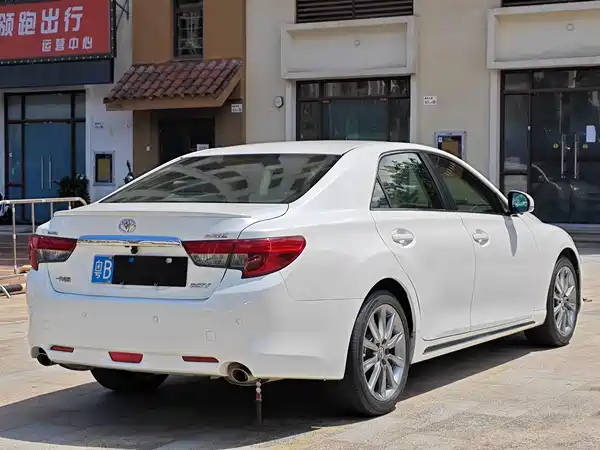 Toyota Reiz 2015
