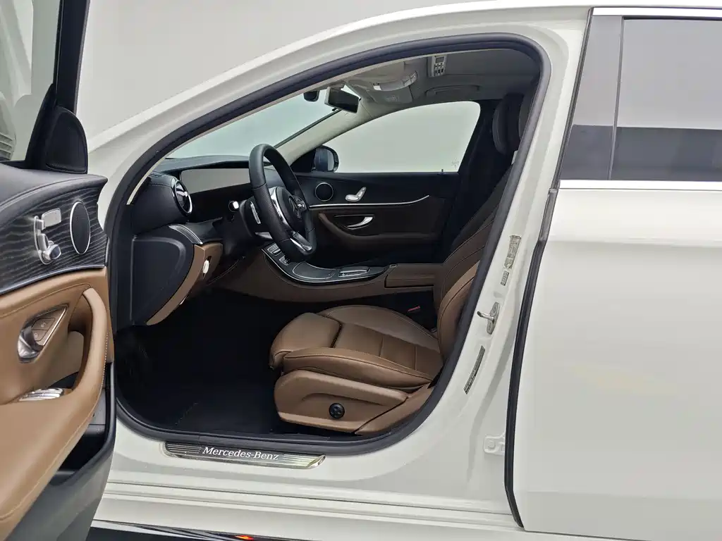 Mercedes-Benz E-Class 2019 — фото 10