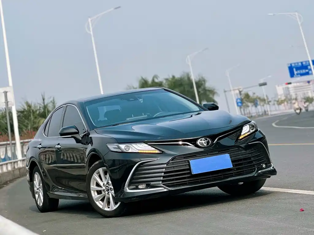 Toyota Camry 2021 — фото 3