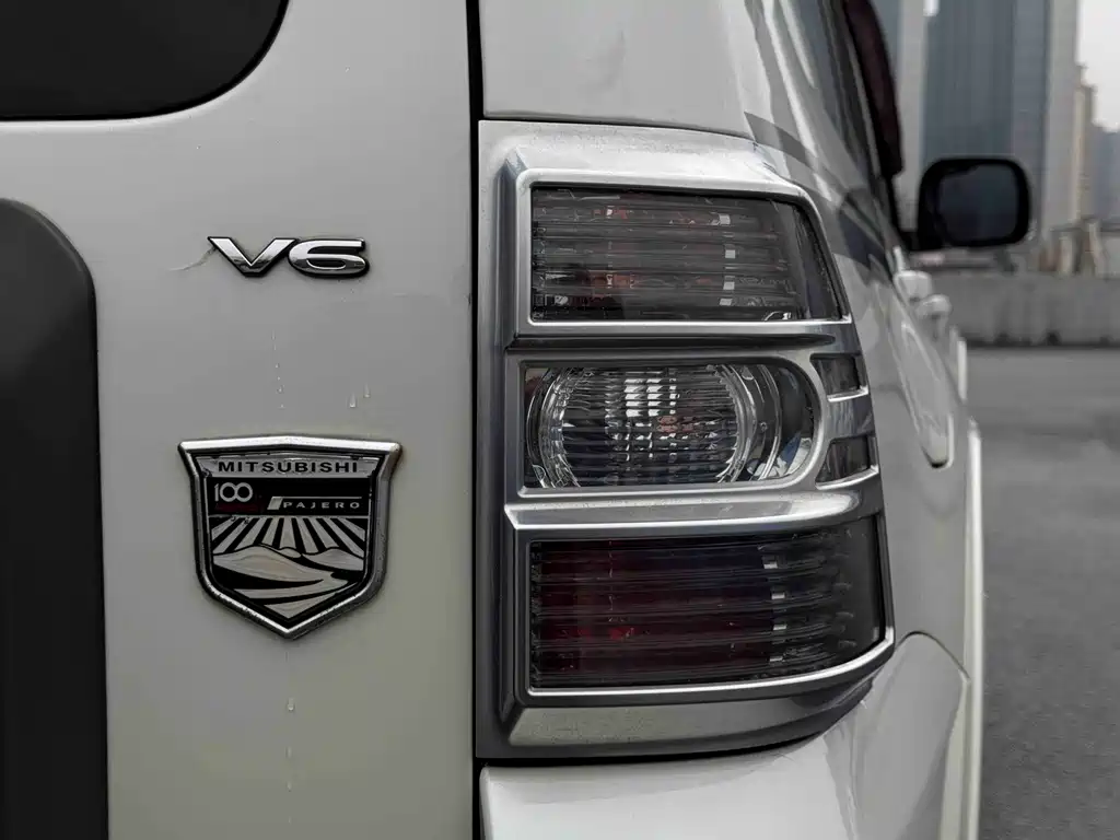 Mitsubishi Pajero 2019 — фото 17