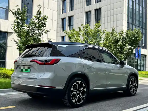 NIO ES8 2021