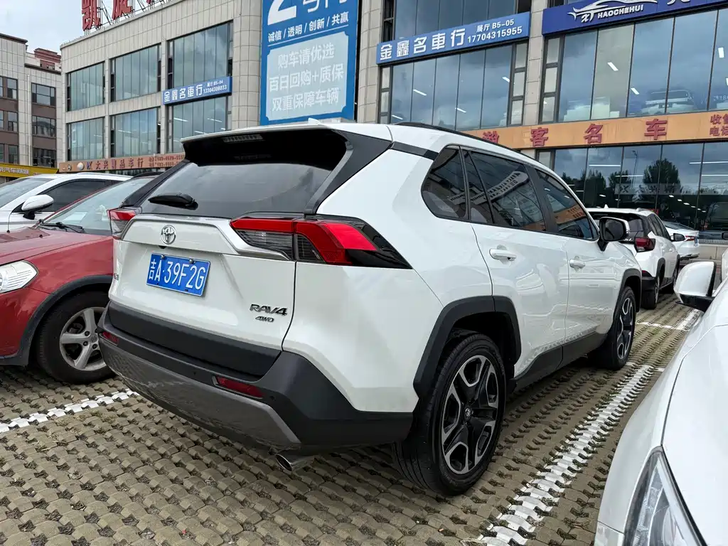 Toyota RAV4 2020 — фото 4