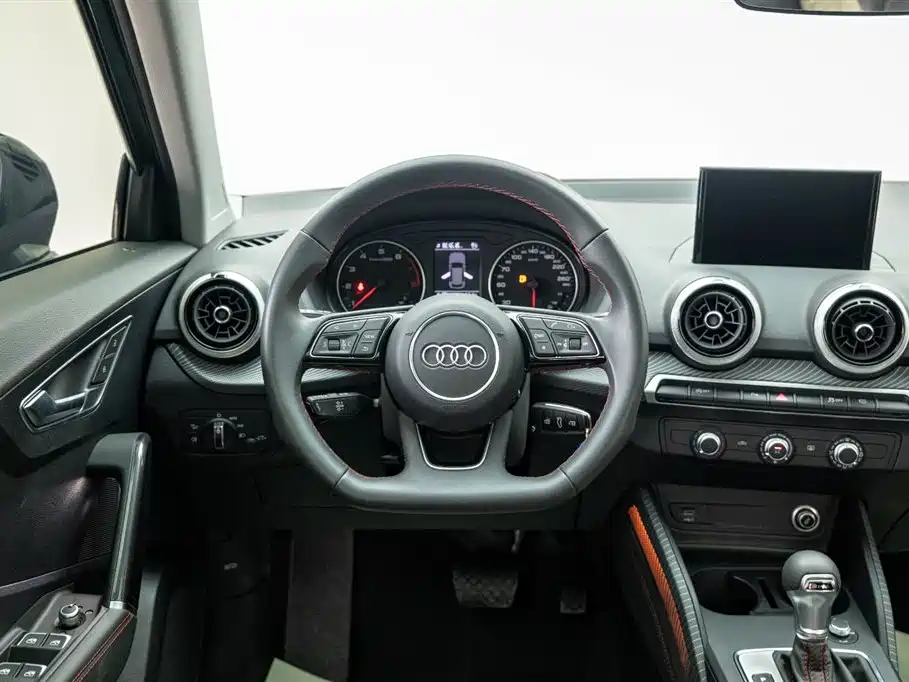 Audi Q2L 2024 — фото 18