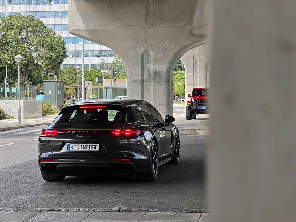 Porsche Panamera 2018 — фото 25