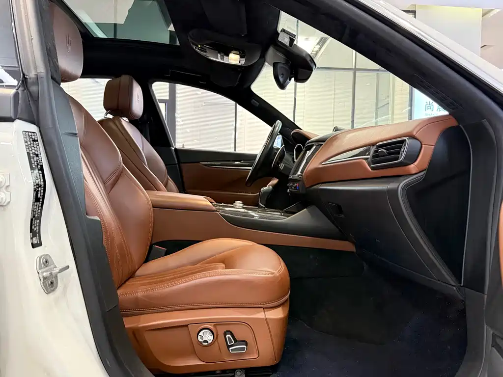 Maserati Levante 2016 — фото 13