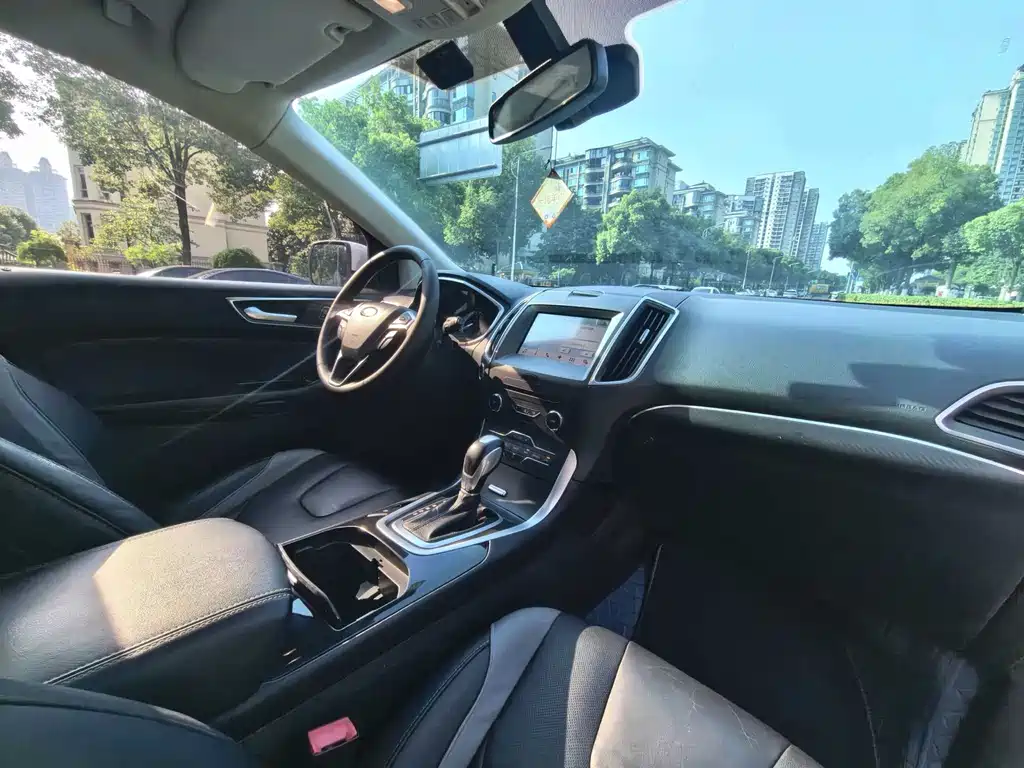 Ford Edge 2017 — фото 14