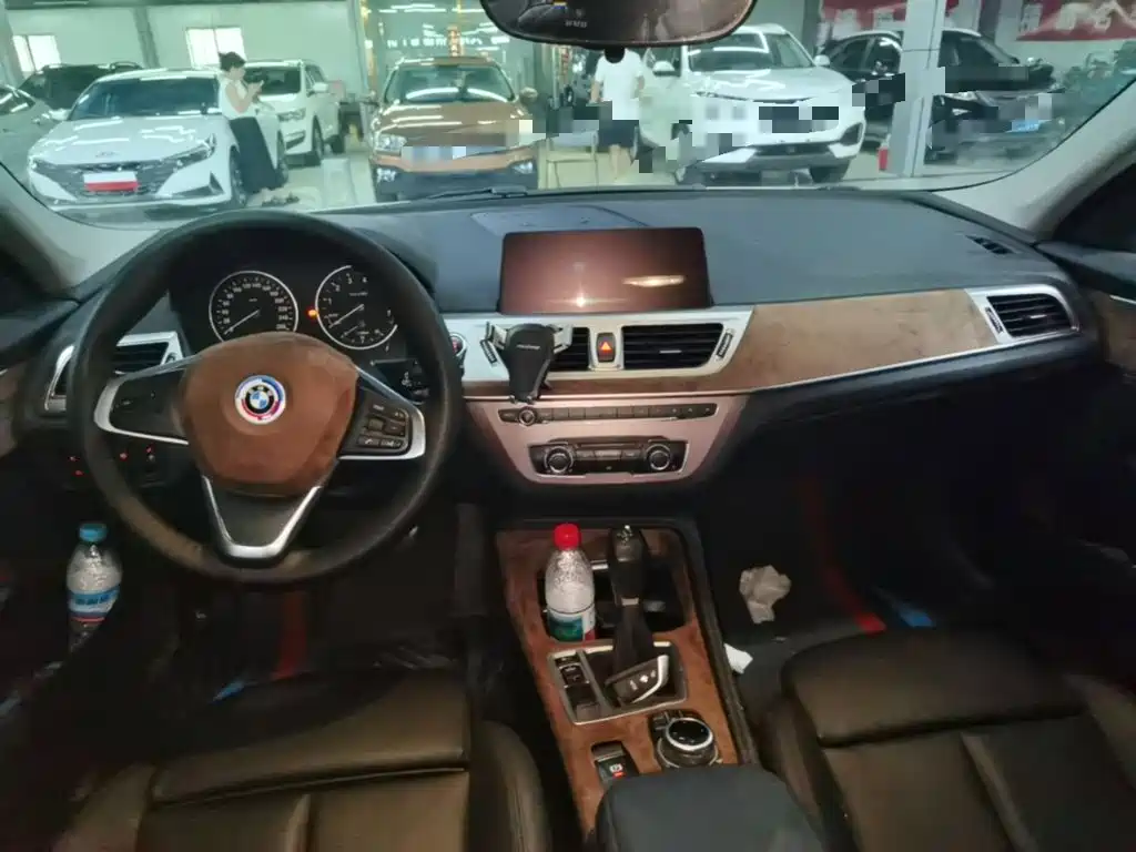 BMW 1 Series 2018 — фото 10