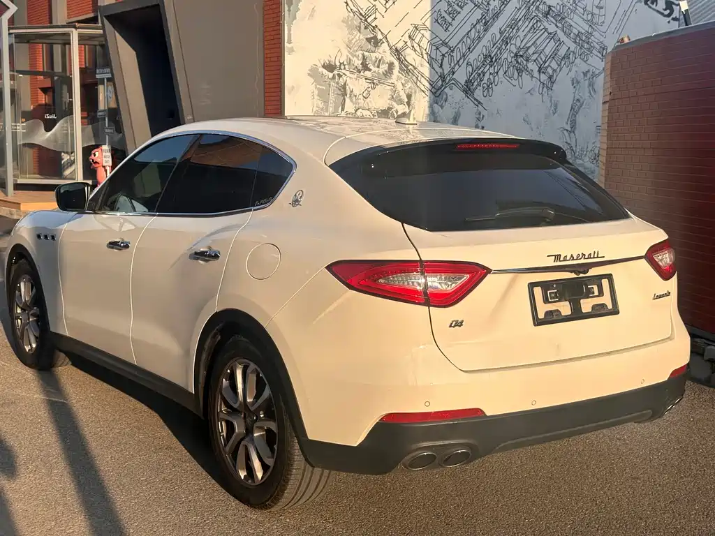 Maserati Levante 2018 — фото 22