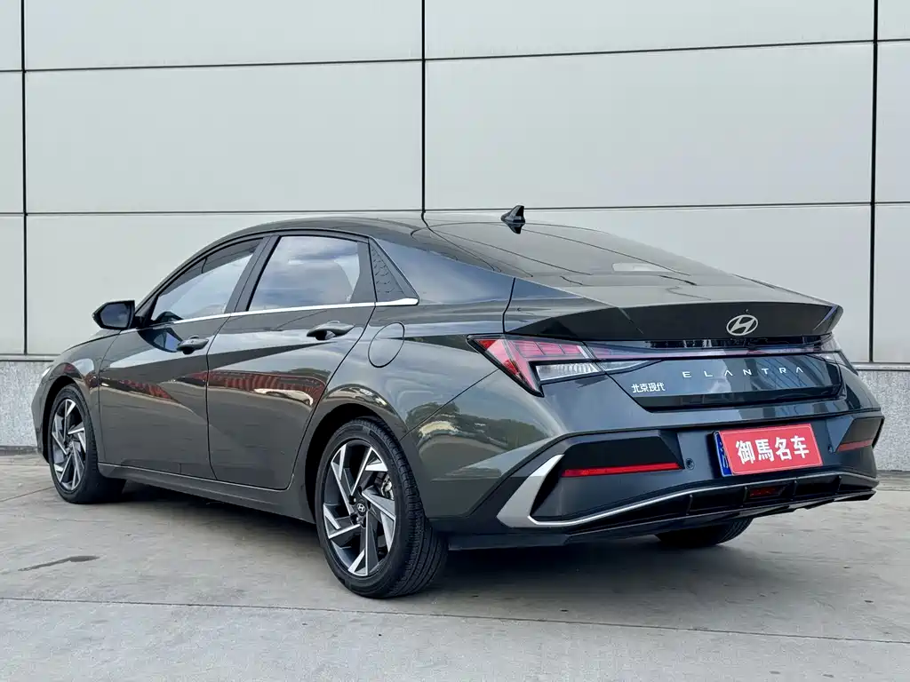 Hyundai Elantra 2023 — фото 4