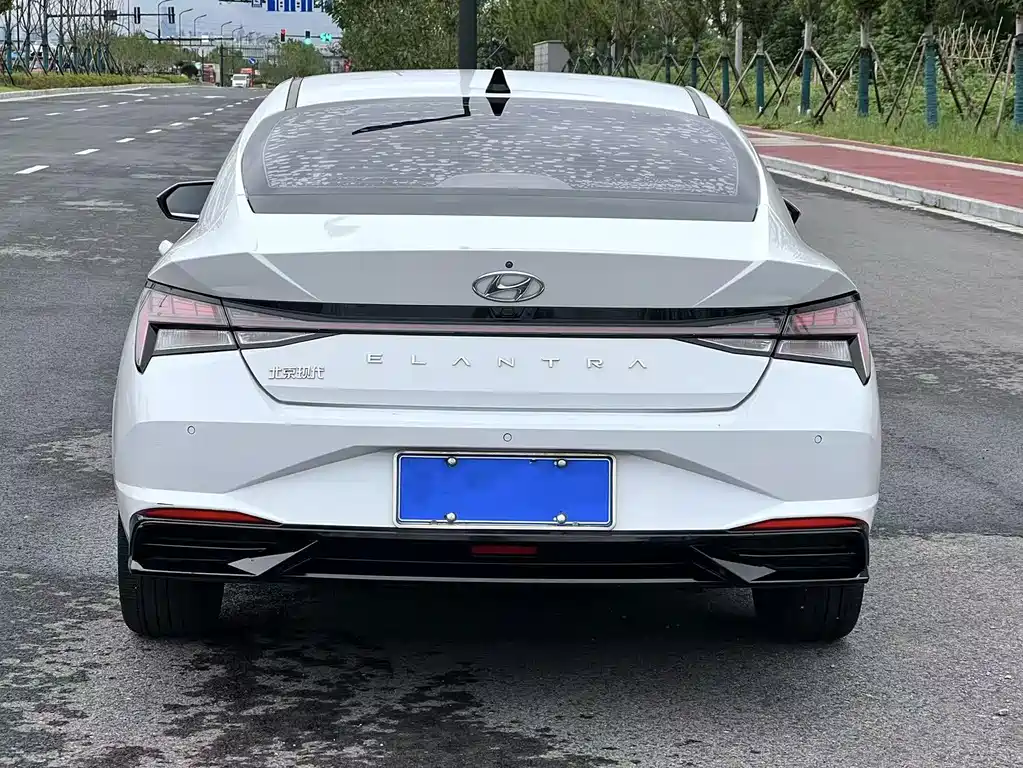 Hyundai Elantra 2021