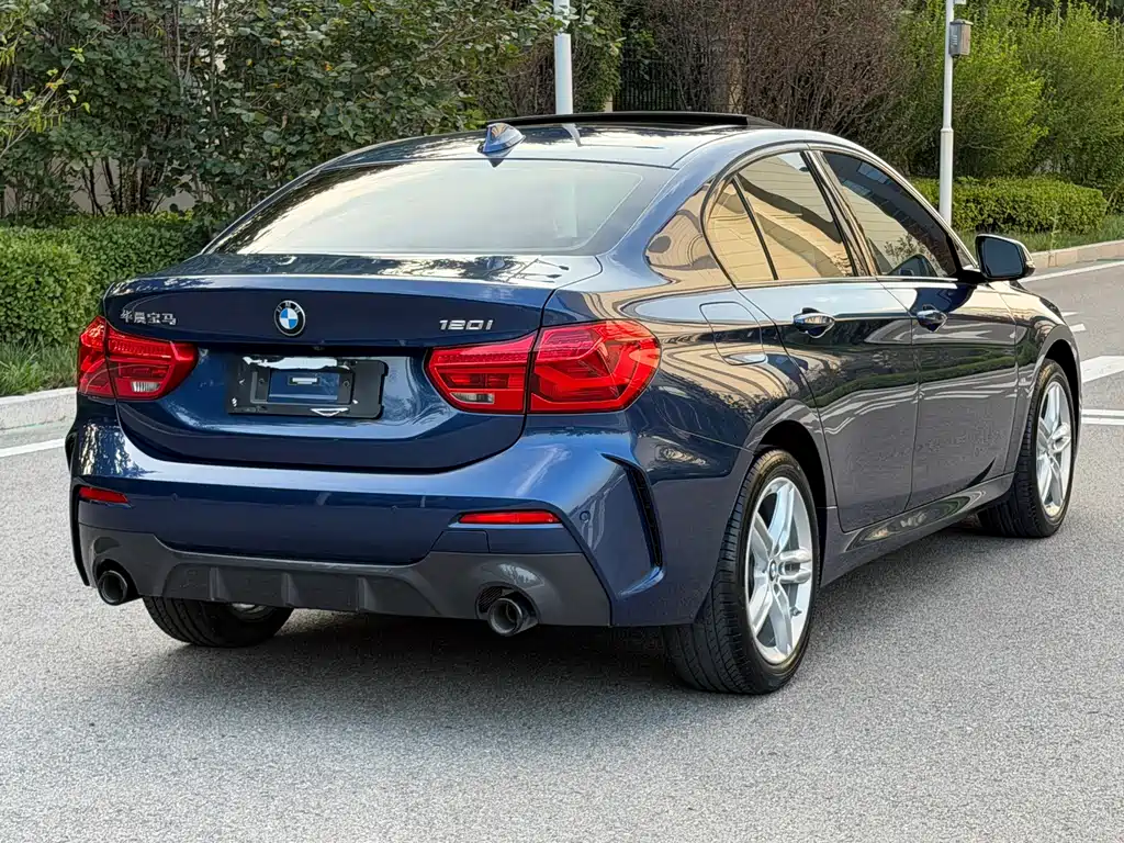 BMW 1 Series 2022 — фото 15