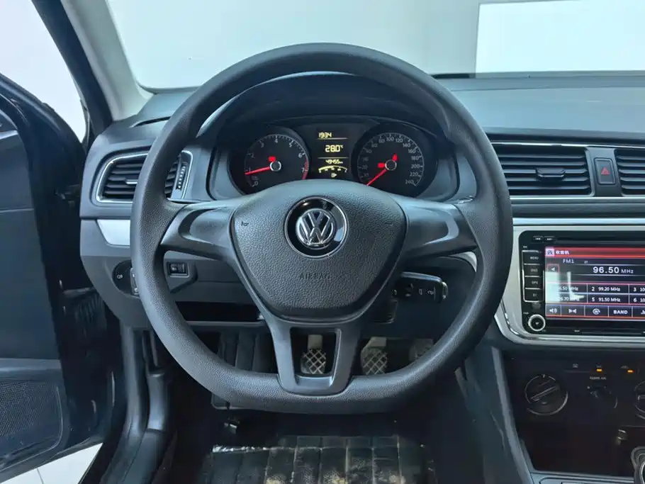 Volkswagen Lavida 2016 — фото 15