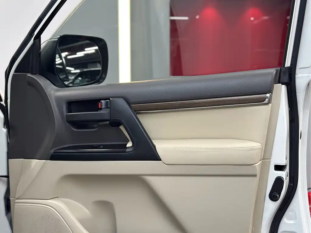 Toyota Land Cruiser 2020 — фото 12
